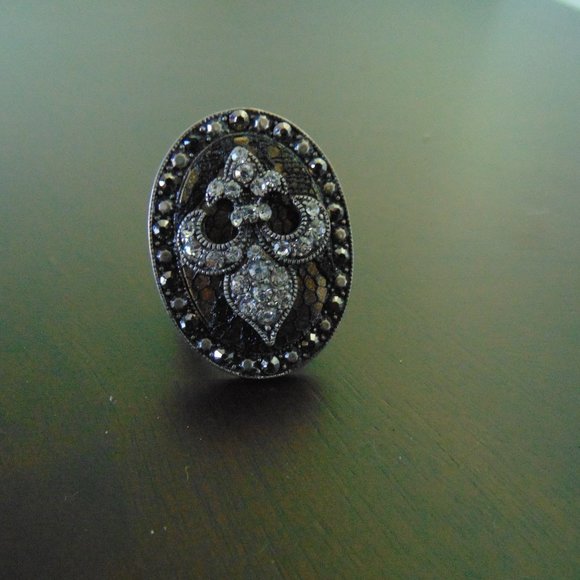 Costume Jewelry- monogram ring - Picture 2 of 12